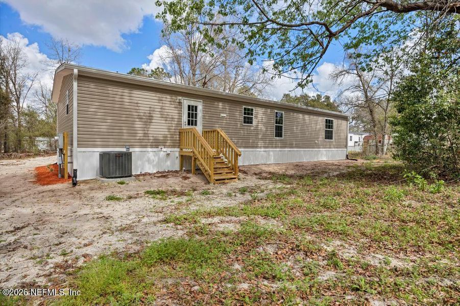 Exterior details and patio area of a home in , Middleburg (Image 25).