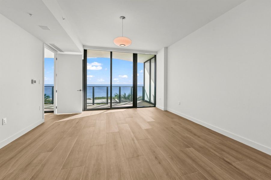 Spacious, unfurnished interior of a new home in Casamar, Pompano Beach (Image 48).