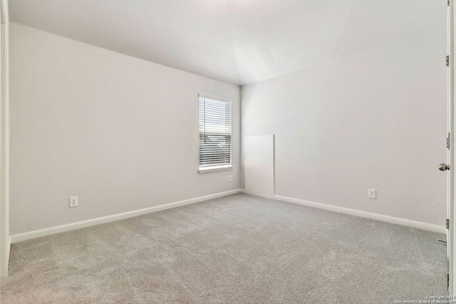 Spacious, unfurnished interior of a new home in Fox Falls, Boerne (Image 44).