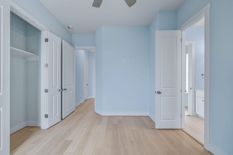 Spacious, unfurnished interior of a new home in , Galveston (Image 34).