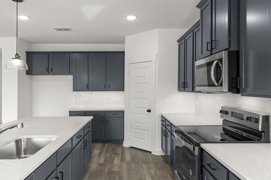 Representative furnished interior of a home built from the Boxwood III Trinity Grove Signature by Brohn Homes in Trinity Grove, Spring (Image 5).