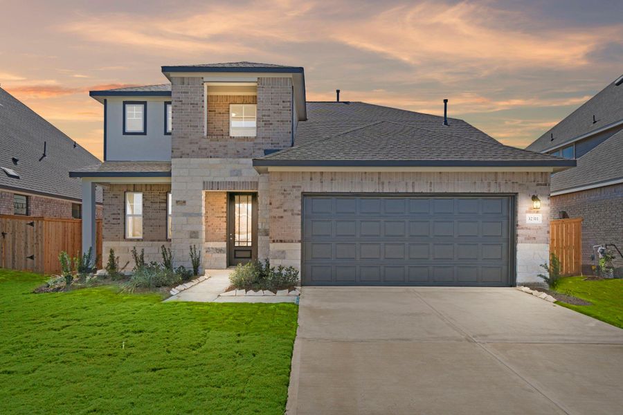 Exterior details and patio area of a home in Oakwood Estates, Waller (Image 19).