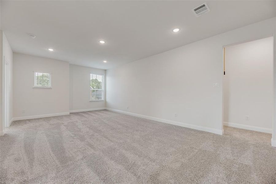 Spacious, unfurnished interior of a new home in Bayside, Rowlett (Image 16).