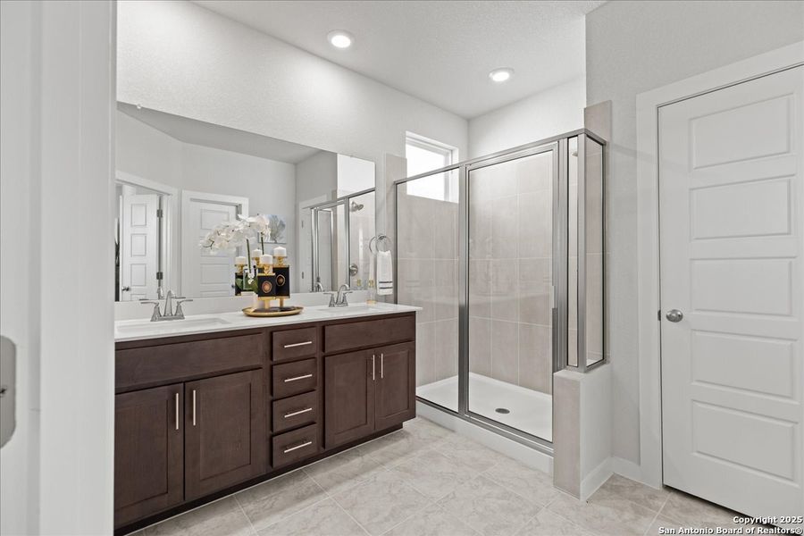 Furnished interior view inside a new home in Stream Waters, Seguin (Image 19).