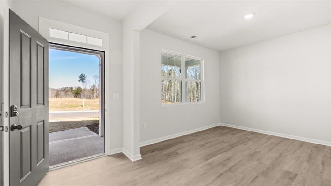 Spacious, unfurnished interior of a new home in Oconee Overlook, Gainesville (Image 17).