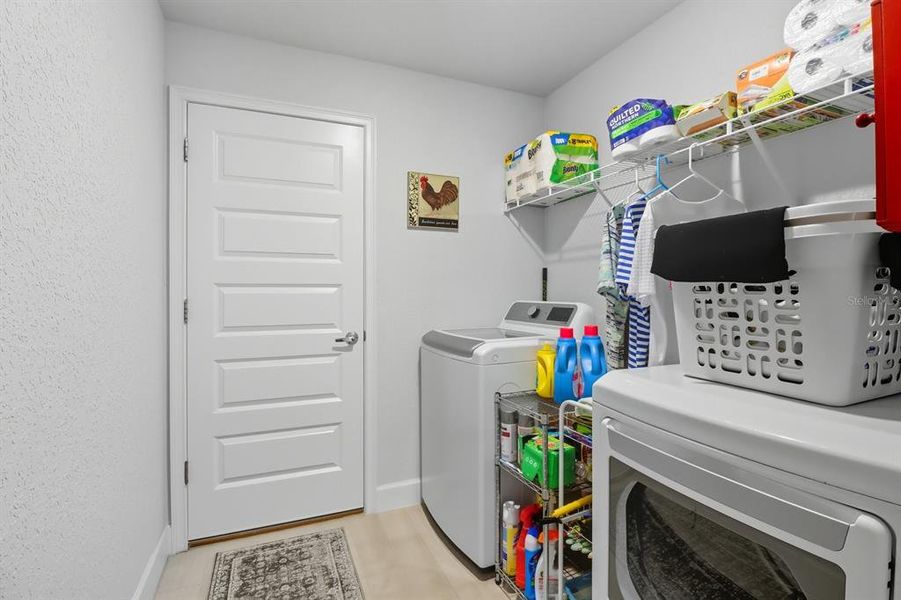 Furnished interior view inside a new home in , Dunnellon (Image 13).
