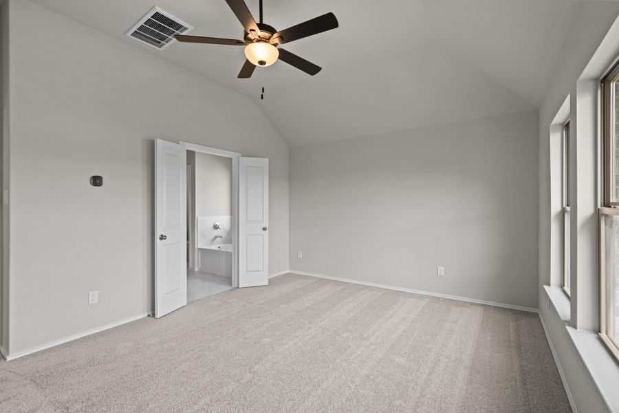 Spacious, unfurnished interior of a new home in Escondido, Magnolia (Image 28).