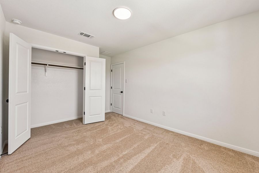 Spacious, unfurnished interior of a new home in Crosswinds, Kyle (Image 21).