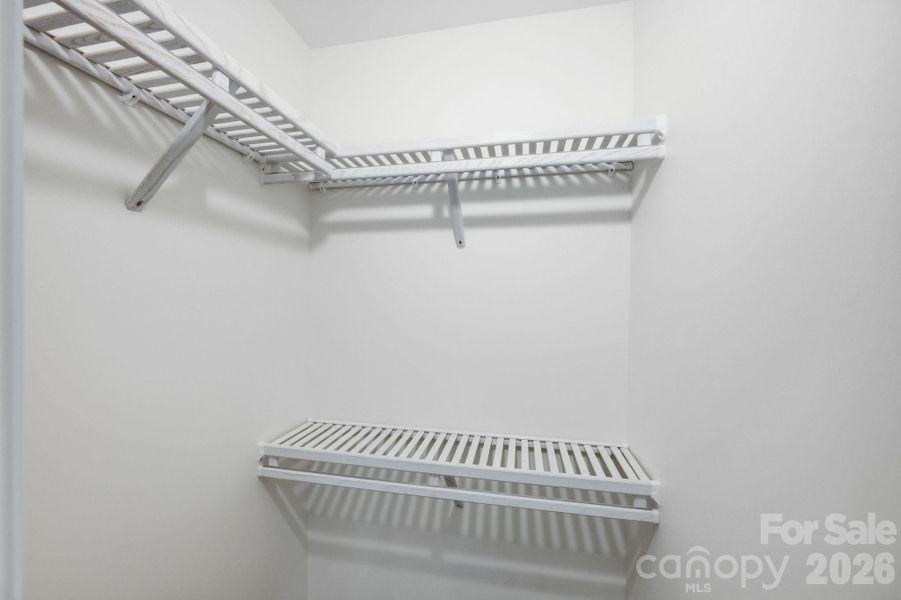 Walk-in Closet Walk-in Closet
