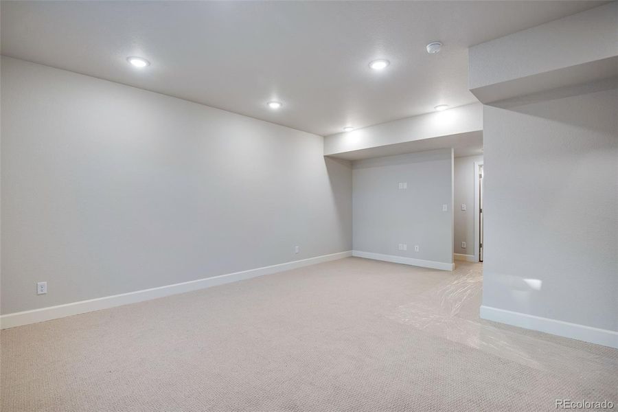 Spacious, unfurnished interior of a new home in Prelude at Sterling Ranch, Littleton (Image 39).