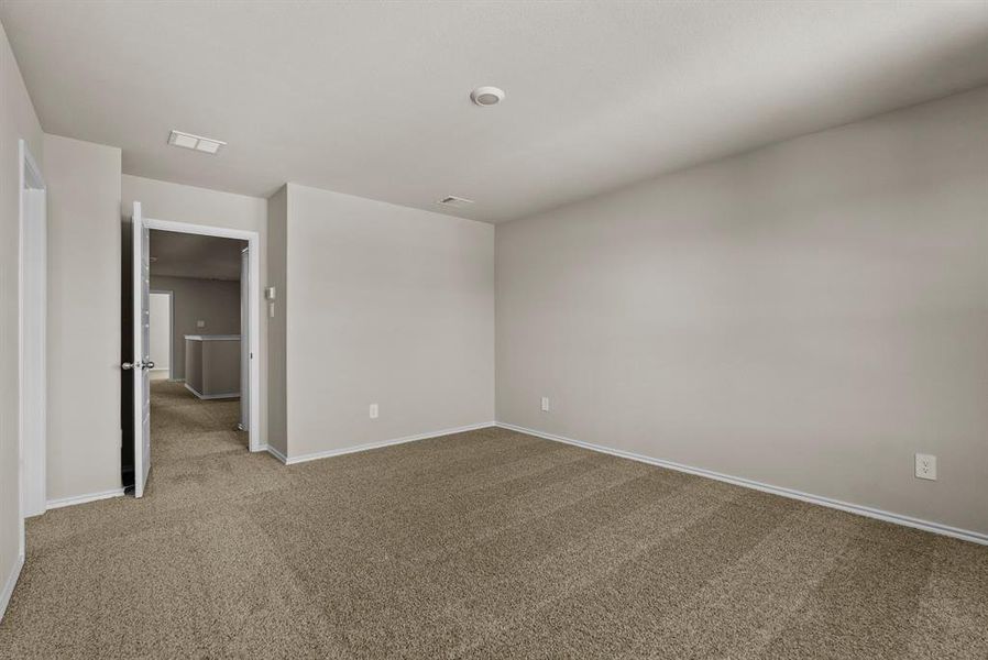 Spacious, unfurnished interior of a new home in , Fort Worth (Image 27).