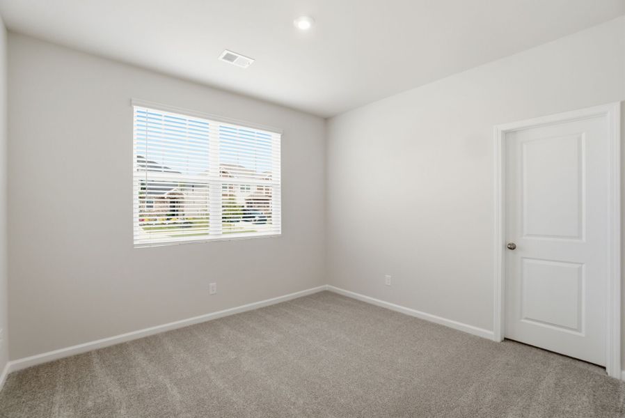 Spacious, unfurnished interior of a new home in Waxhaw Landing, Monroe (Image 22).