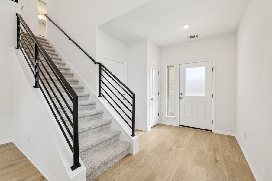 Spacious, unfurnished interior of a new home in Crosswinds, Kyle (Image 13).