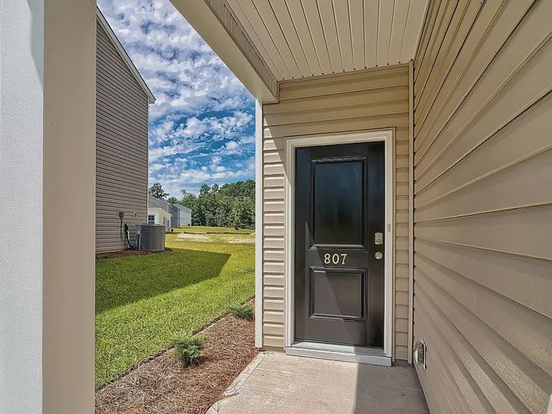 Exterior details and patio area of a home in Emanuel Creek, West Columbia (Image 2).