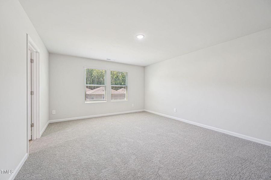 36-web-or-mls-Raleigh - Oak Manor - 721