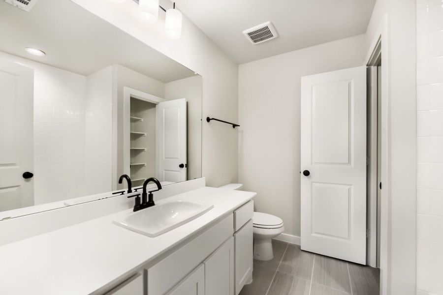 9809 Morning Cloak - Full Bathroom
