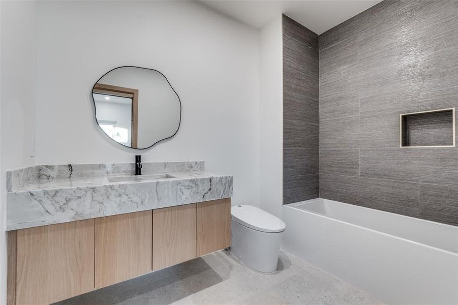 Furnished interior view inside a new home in , Dallas (Image 14).