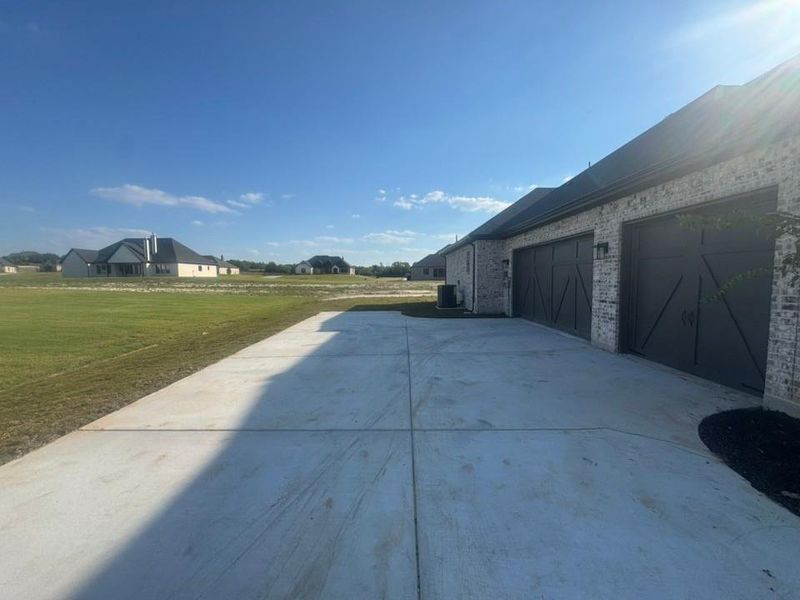 Exterior details and patio area of a home in King Crossing Estates, Van Alstyne (Image 2).