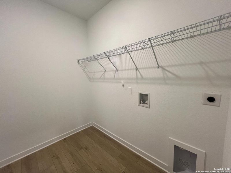 Spacious, unfurnished interior of a new home in Nopal Valley, San Antonio (Image 19).