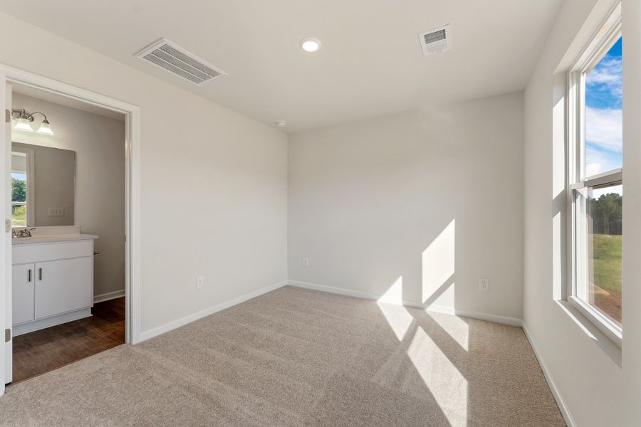 Spacious, unfurnished interior of a new home in Evergreen, Spartanburg (Image 12).