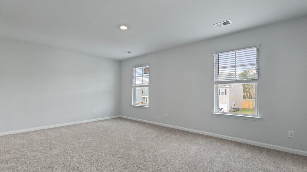 Spacious, unfurnished interior of a new home in Carolina Groves, Moncks Corner (Image 14).