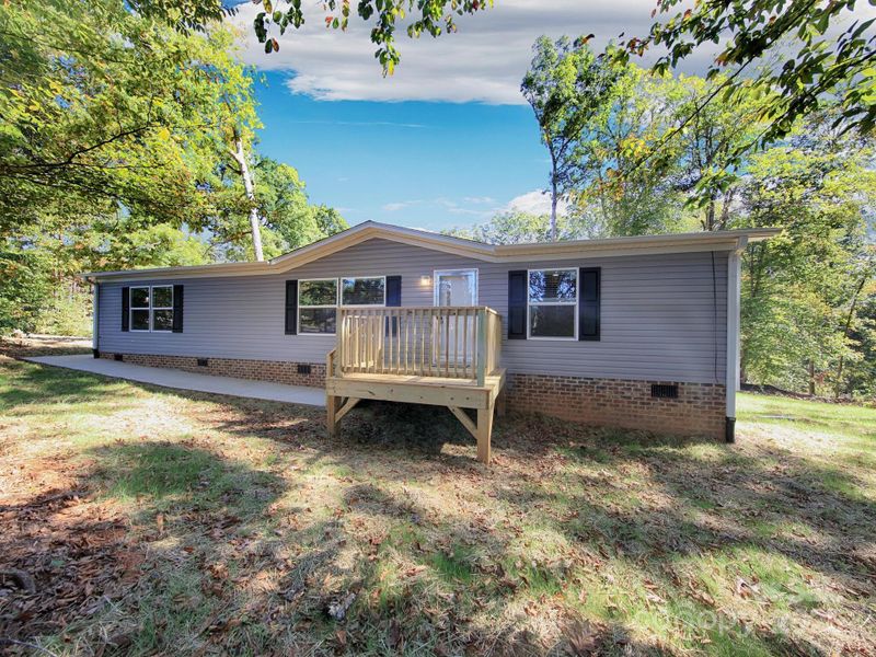 Exterior details and patio area of a home in , Catawba (Image 14).