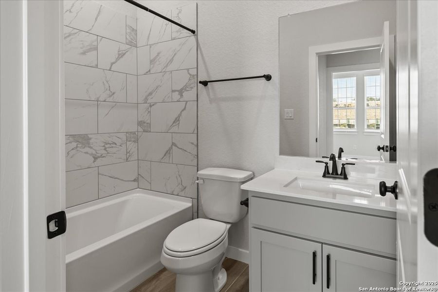 Furnished interior view inside a new home in Meyer Ranch, New Braunfels (Image 8).