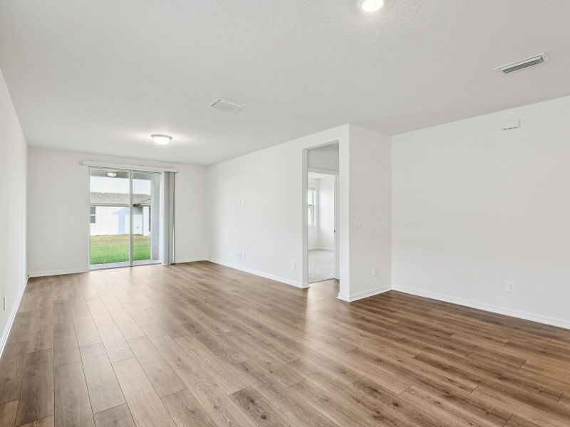 Spacious, unfurnished interior of a new home in Springs at Lake Alfred - Signature Series, Lake Alfred (Image 6).