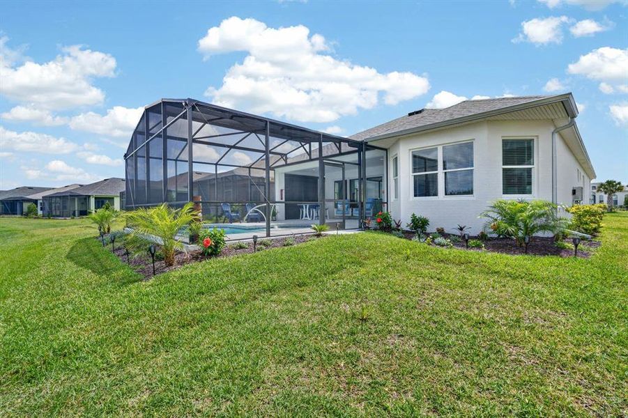 Exterior details and patio area of a home in , Daytona Beach (Image 41).