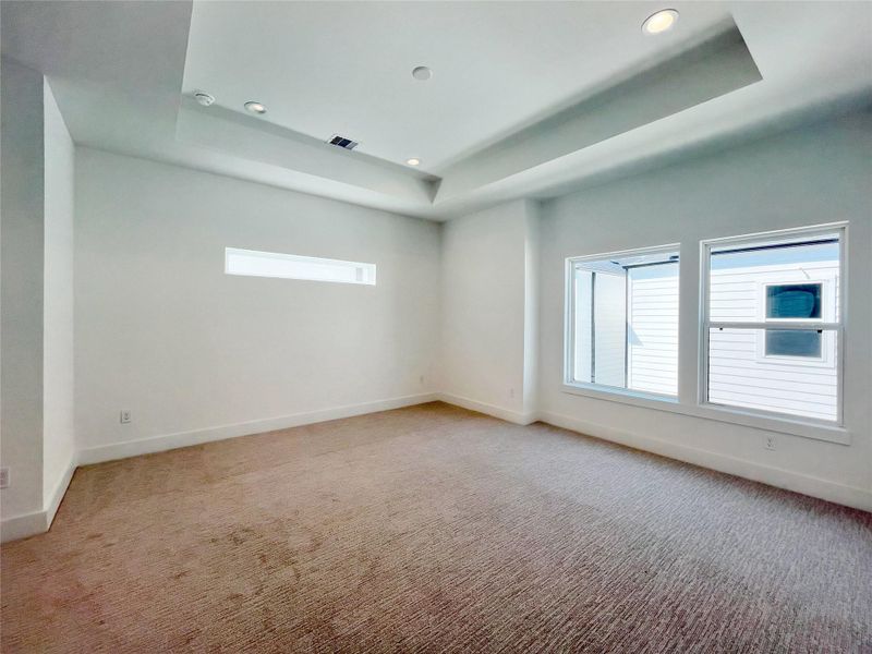 Spacious, unfurnished interior of a new home in Eastwood Estates, Houston (Image 10).