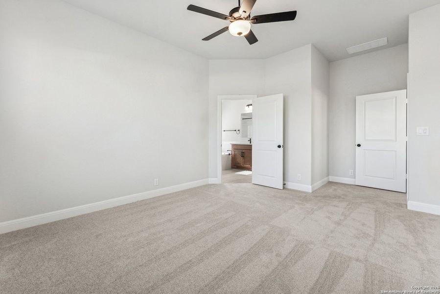 Spacious, unfurnished interior of a new home in Davis Ranch 50', San Antonio (Image 22).
