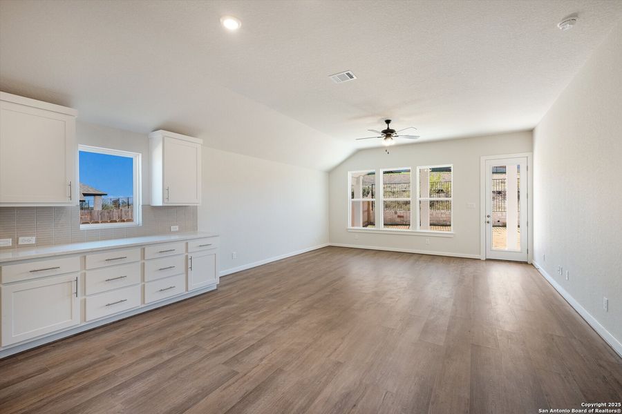 Spacious, unfurnished interior of a new home in Meyer Ranch, New Braunfels (Image 16). Spacious, unfurnished interior of a new home in Meyer Ranch, New Braunfels (Image 16).