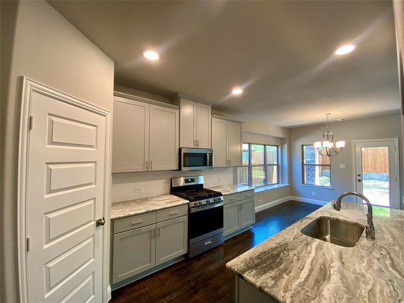 Great kitchen for entertaining! Great kitchen for entertaining!