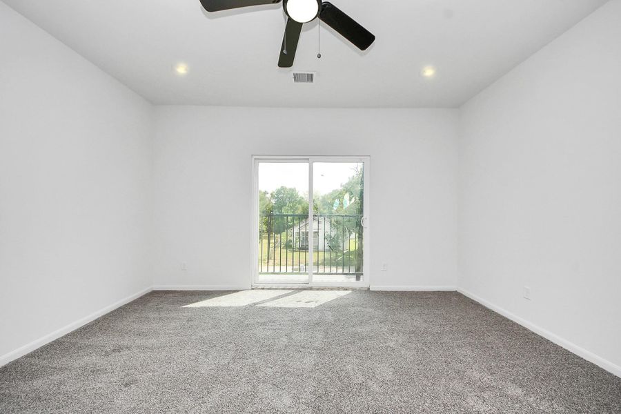 Spacious, unfurnished interior of a new home in , Houston (Image 24).