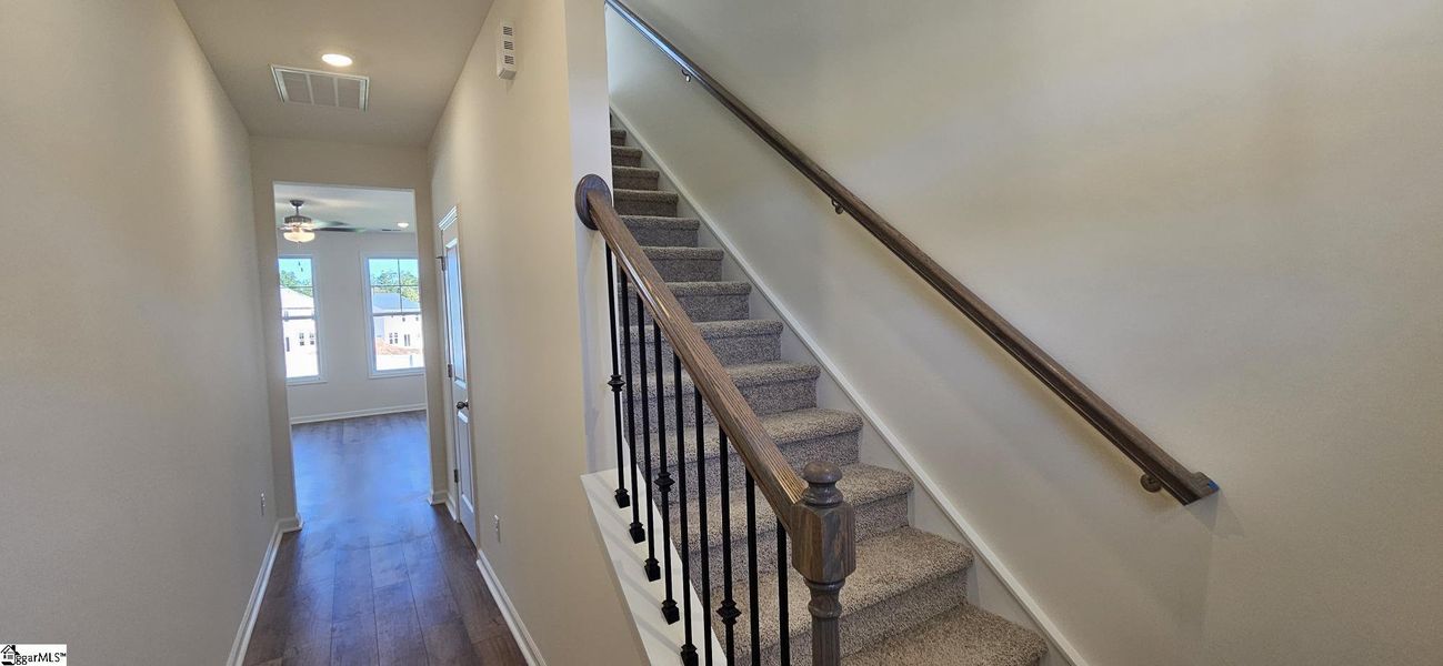 Spacious, unfurnished interior of a new home in Sedona, Greenville (Image 11).
