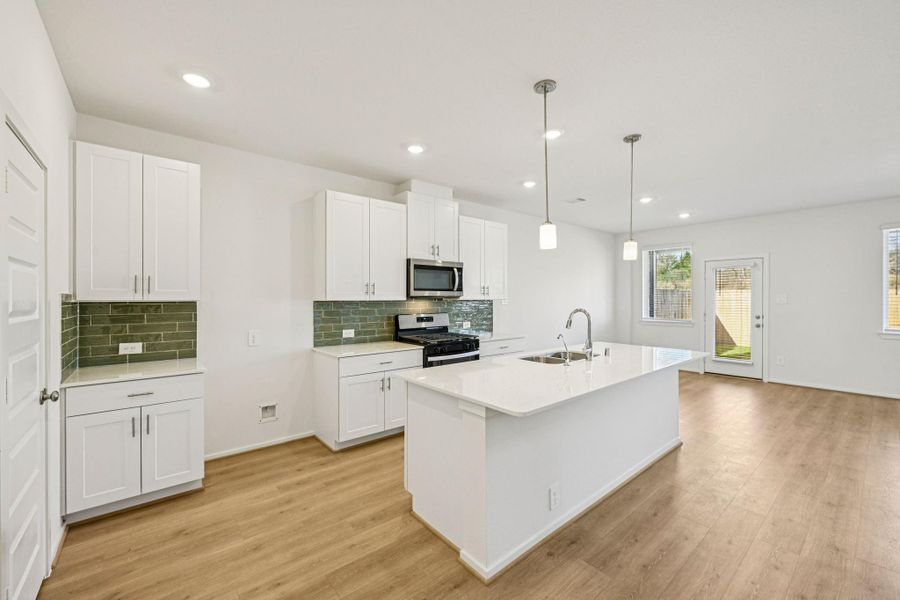 Photo is not of the actual home, but is an inspirational photo of builder’s model home and may depict options, furnishings, and/or decorator features that are not included Photo is not of the actual home, but is an inspirational photo of builder’s model home and may depict options, furnishings, and/or decorator features that are not included