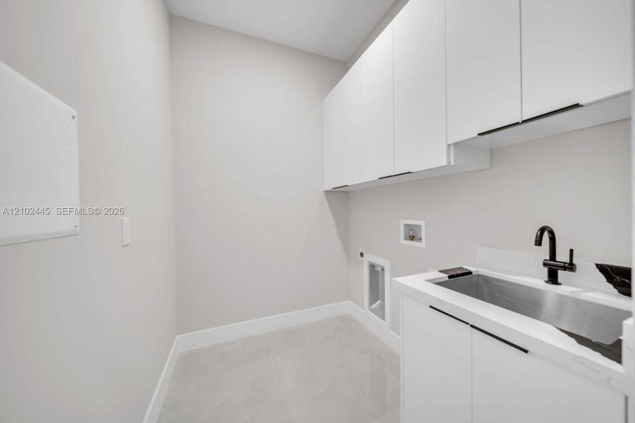 Spacious, unfurnished interior of a new home in , Lehigh Acres (Image 16).