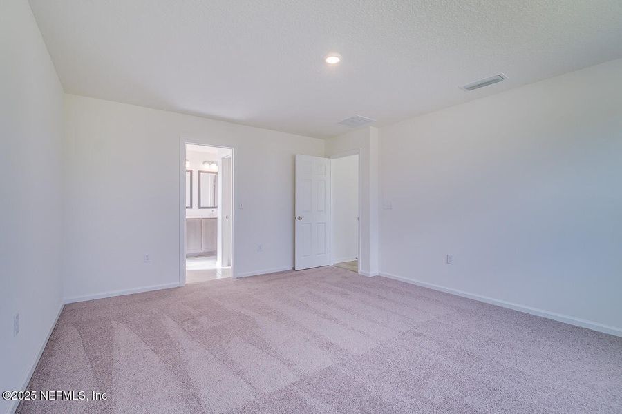 Spacious, unfurnished interior of a new home in Copper Ridge, Jacksonville (Image 13).