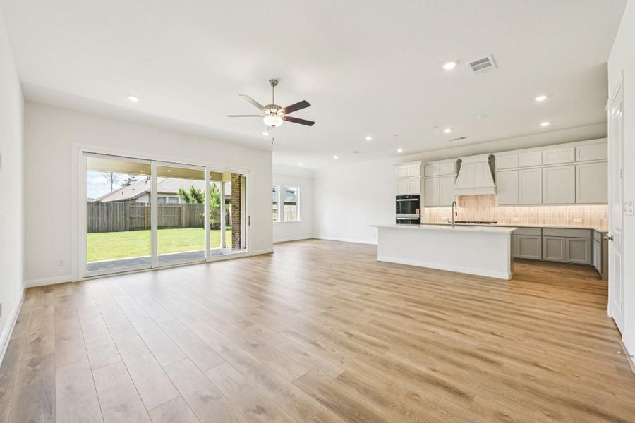 Spacious, unfurnished interior of a new home in Evergreen 55', Conroe (Image 42).