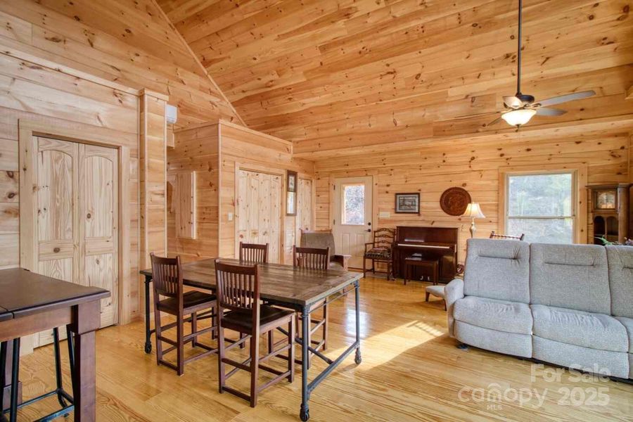 Community amenities in , Rutherfordton (Image 13).