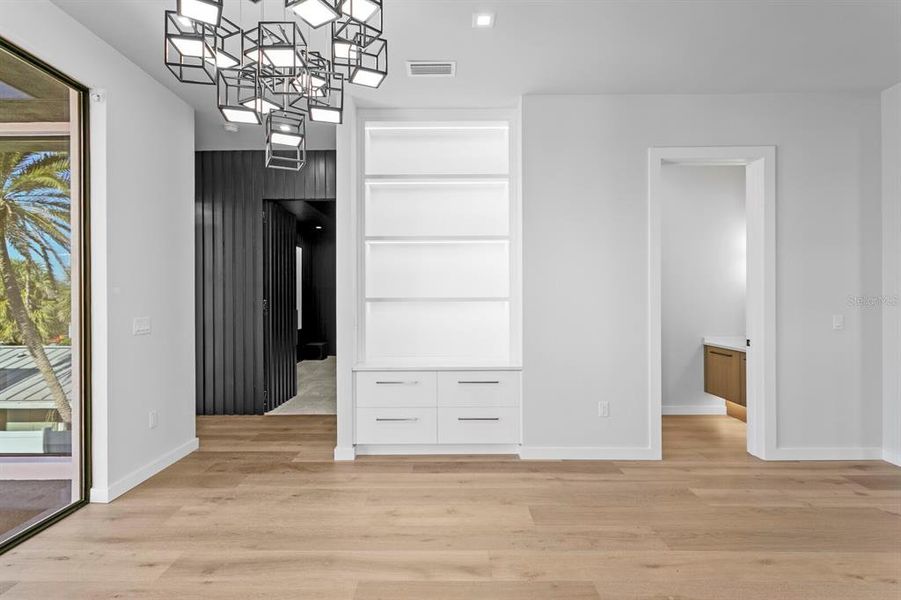 Spacious, unfurnished interior of a new home in , Indian Rocks Beach (Image 23).