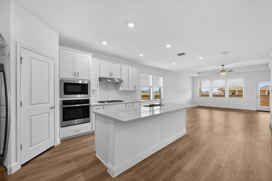 Furnished interior view inside a new home in Madero 50s, Fort Worth (Image 6).