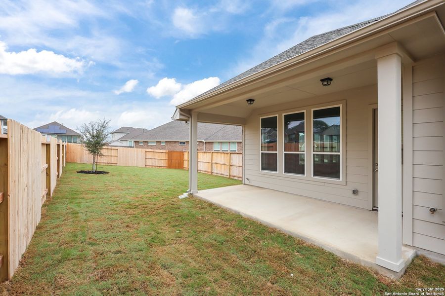 Exterior details and patio area of a home in Foxbrook, Cibolo (Image 4).