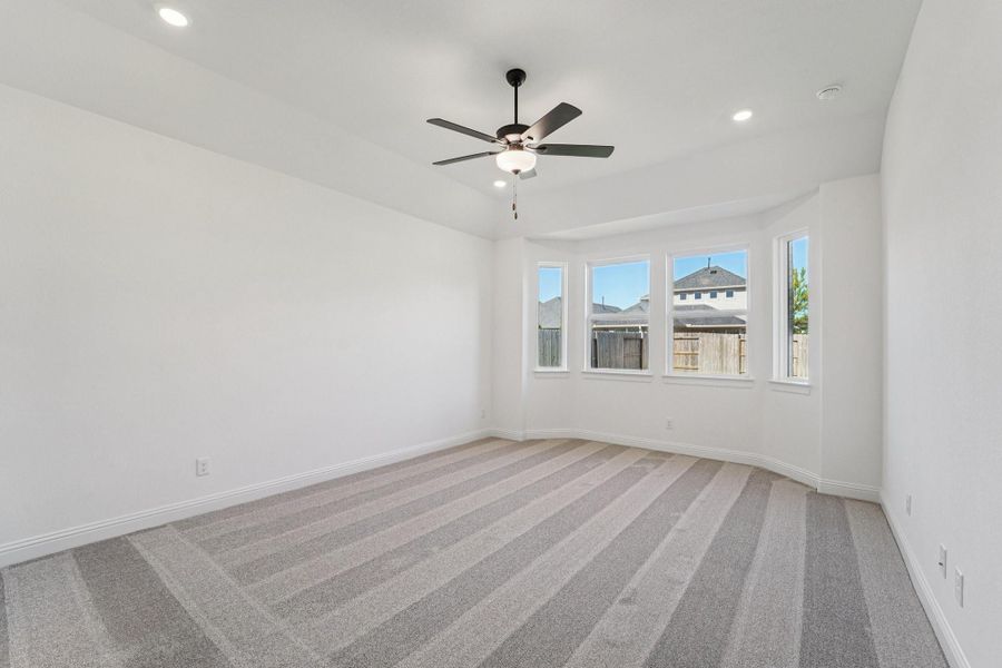 Spacious, unfurnished interior of a new home in Evergreen 50', Conroe (Image 25).