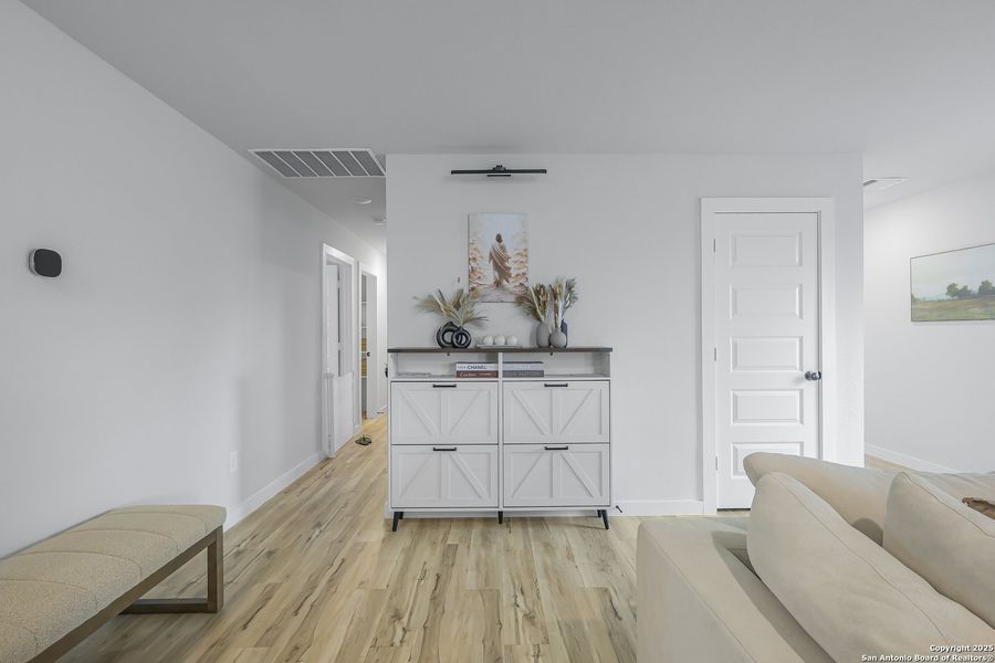 Furnished interior view inside a new home in Mesa Vista, San Antonio (Image 8).