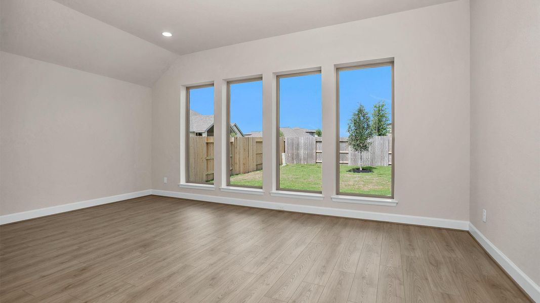 Spacious, unfurnished interior of a new home in Valencia, Manvel (Image 8).