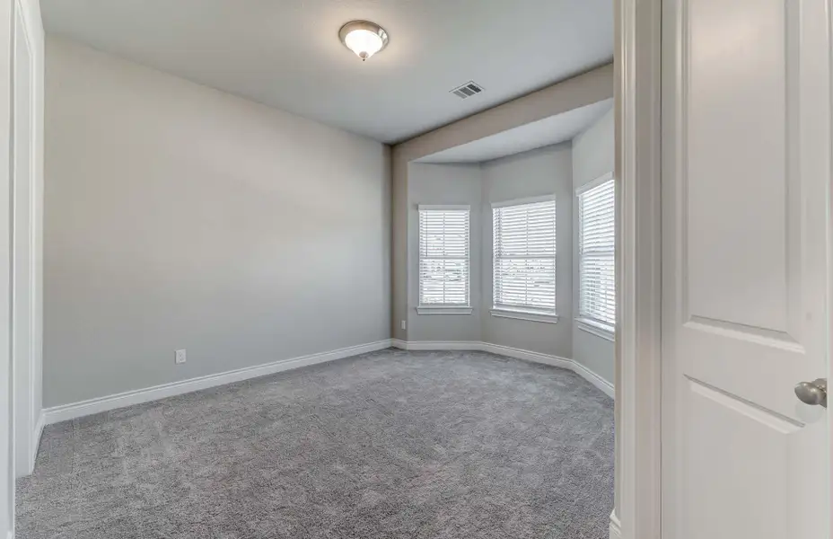 Representative unfurnished interior of a home built from the 3798 by Ravenna Homes in The Woodlands Hills 65′, Willis (Image 42).