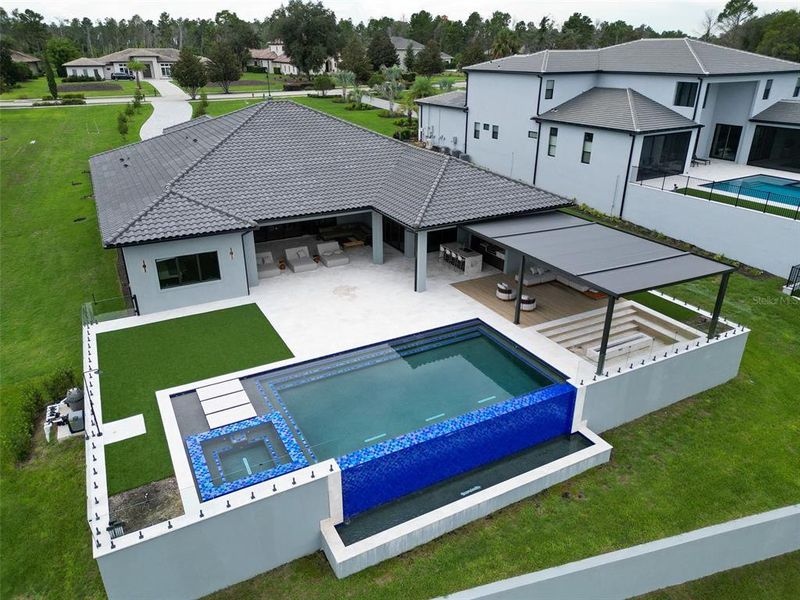 Exterior details and patio area of a home in , Montverde (Image 3).