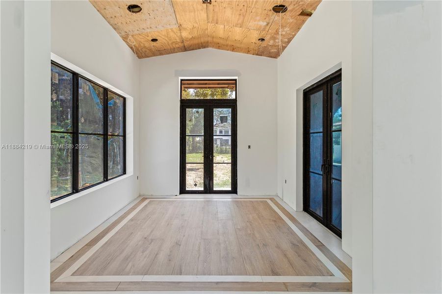 Spacious, unfurnished interior of a new home in , Pinecrest (Image 20).