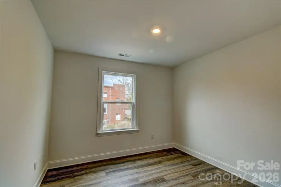 Spacious, unfurnished interior of a new home in , Shelby (Image 6).